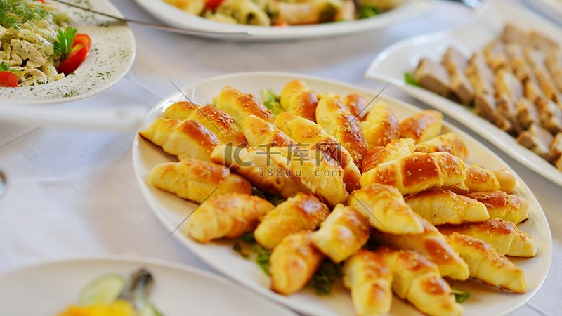 小型糖果包装机尺寸揭秘：如何选择合适的型号**